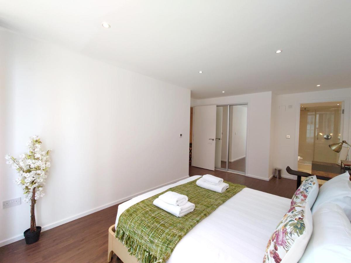 Fully Serviced Two Bed By Excel & O2 * Londra