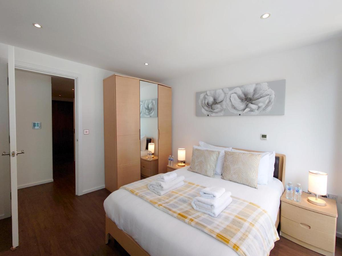 Fully Serviced Two Bed By Excel & O2 * Londra