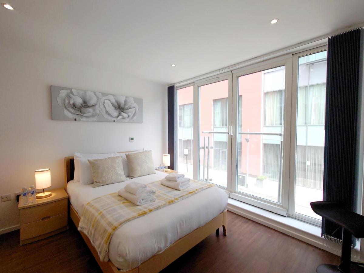 Fully Serviced Two Bed By Excel & O2 Apartament *