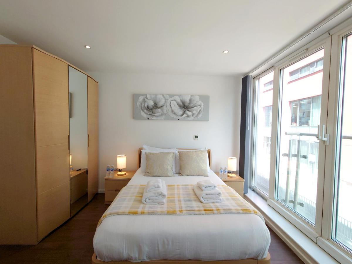 Fully Serviced Two Bed By Excel & O2 Apartament