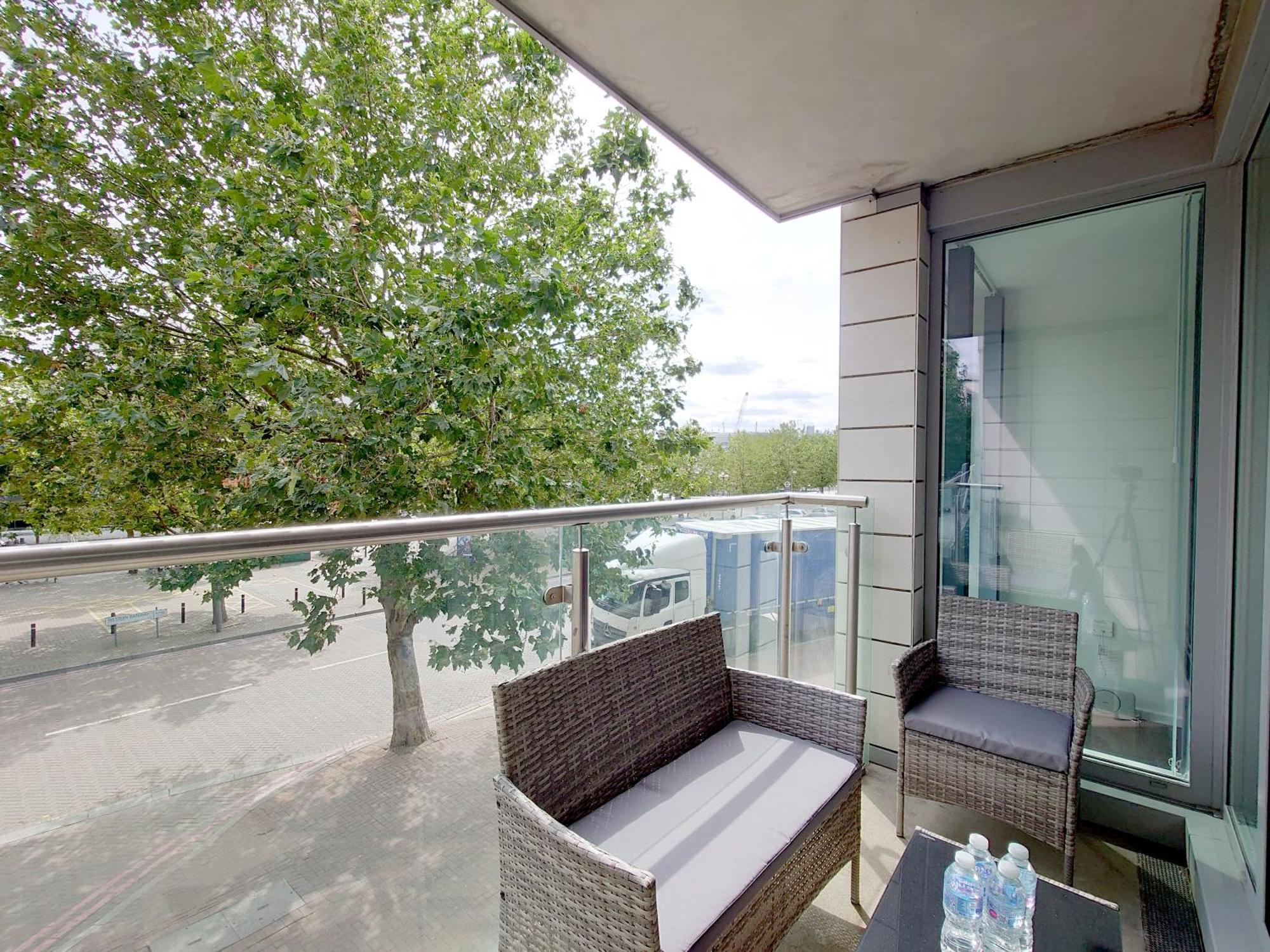 Fully Serviced Two Bed By Excel & O2 Apartament Londra